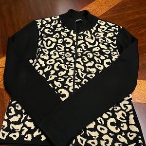 Women's sweater, size medium